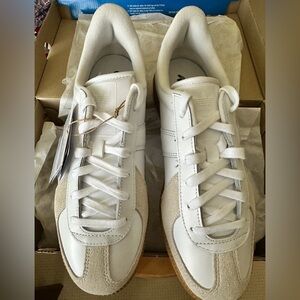 Men’s RARE NWT size US 8 BW Army Adidas Originals white/cream color